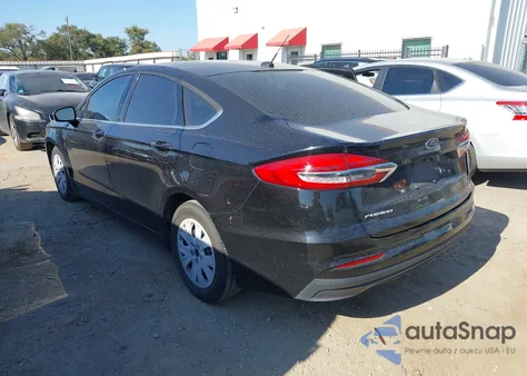 2019 Ford Fusion S z USA, uszkodzony, nr VIN 3FA6P0G71KR114008